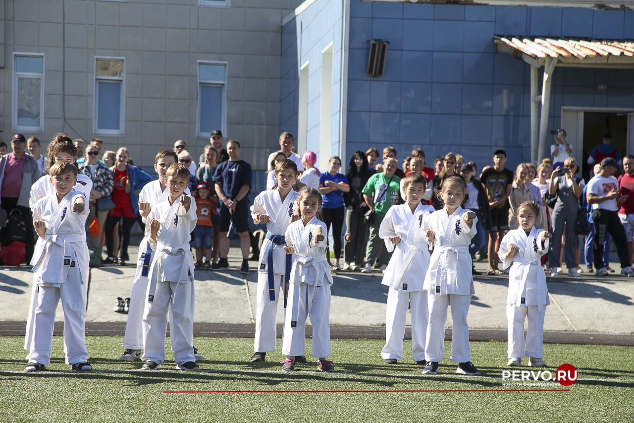 Жители Первоуральска провели День физкультурника. Фотографии