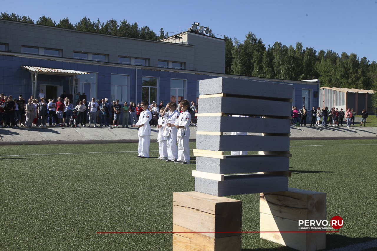 Жители Первоуральска провели День физкультурника. Фотографии