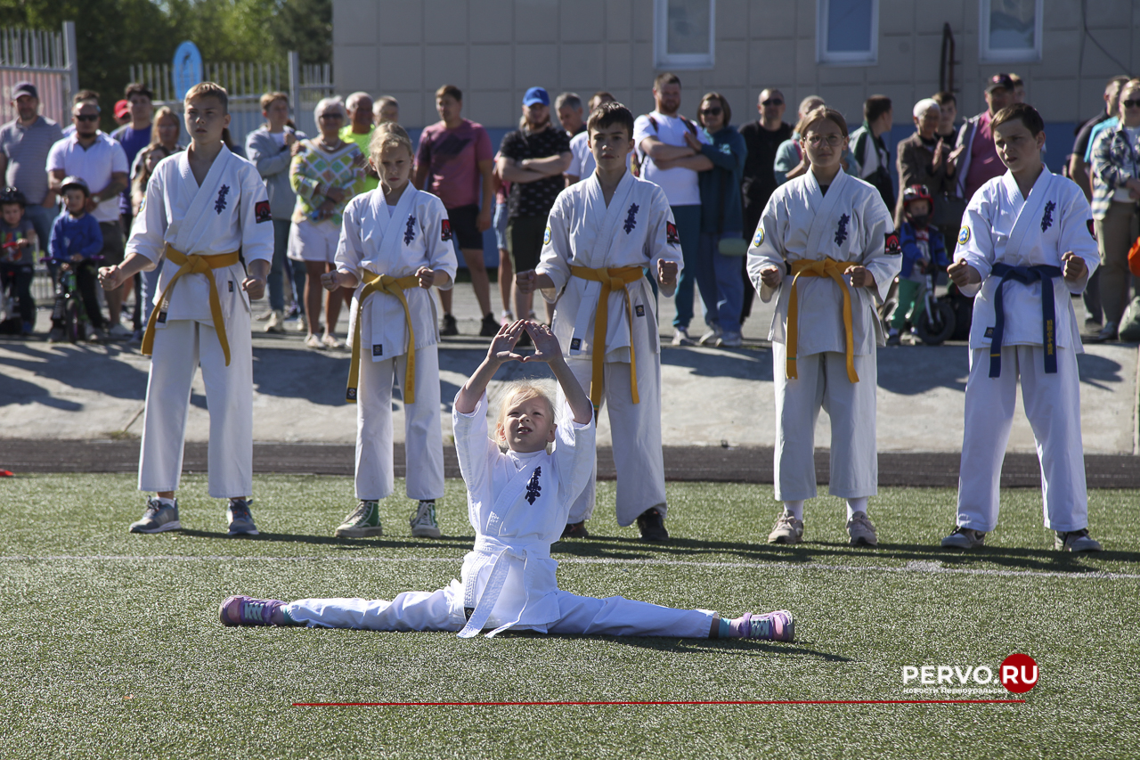Жители Первоуральска провели День физкультурника. Фотографии