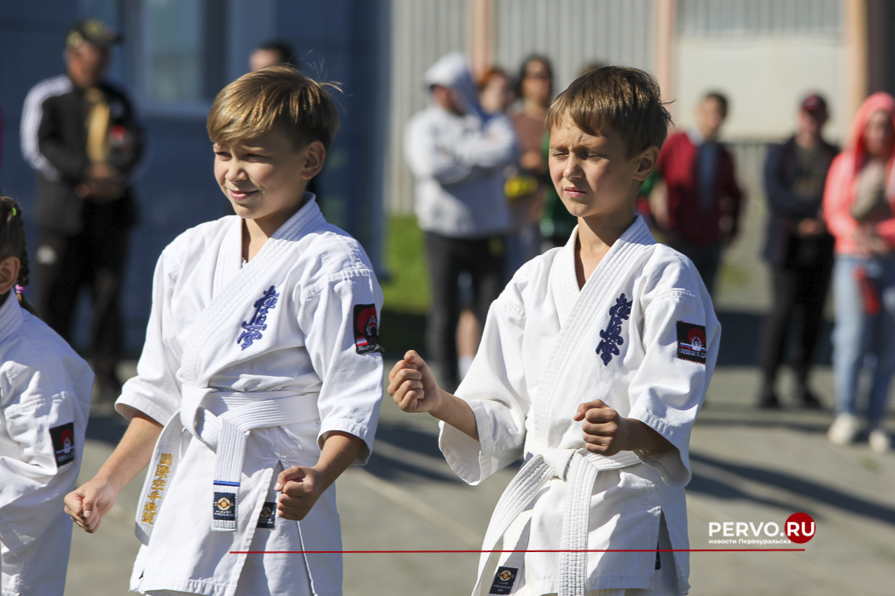 Жители Первоуральска провели День физкультурника. Фотографии