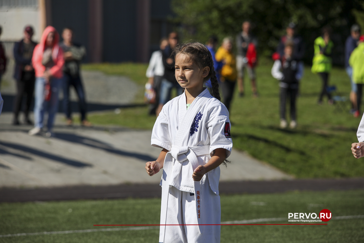 Жители Первоуральска провели День физкультурника. Фотографии