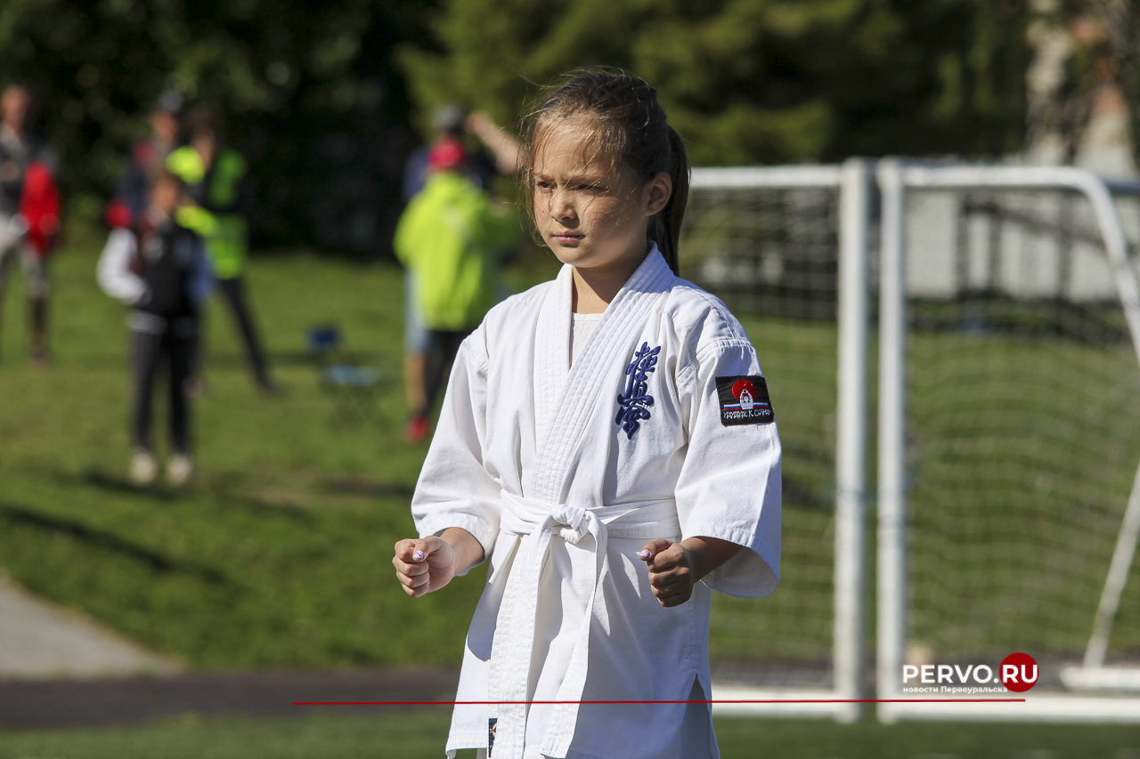 Жители Первоуральска провели День физкультурника. Фотографии