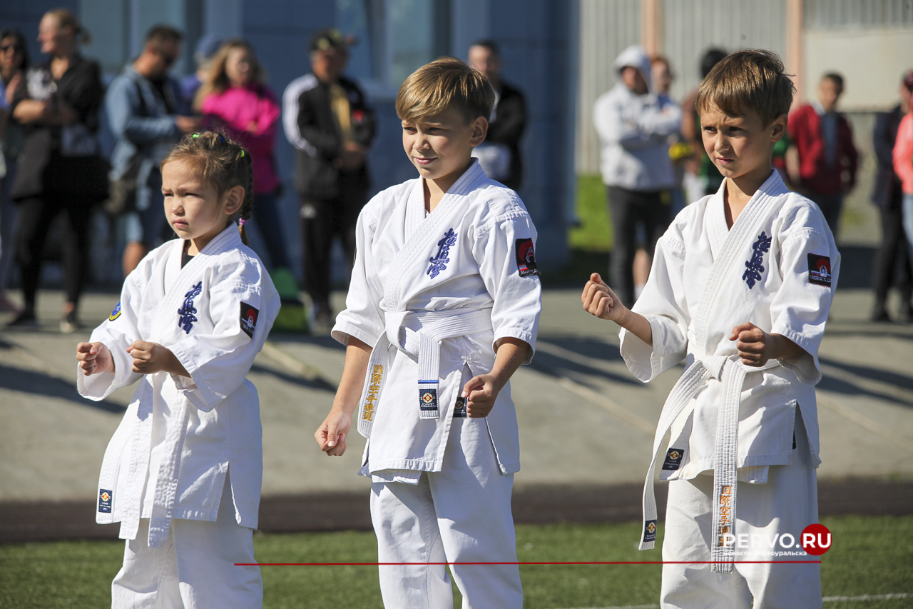 Жители Первоуральска провели День физкультурника. Фотографии
