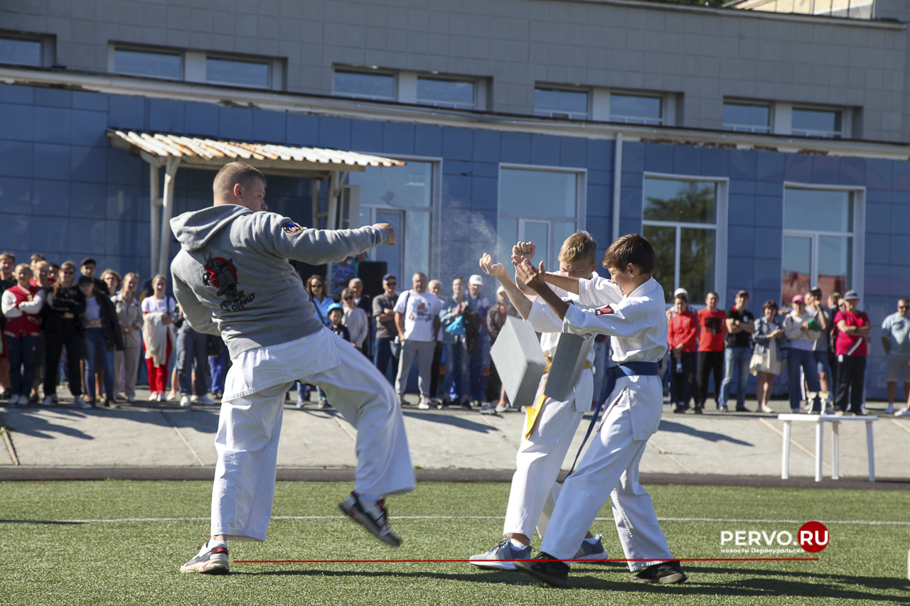Жители Первоуральска провели День физкультурника. Фотографии