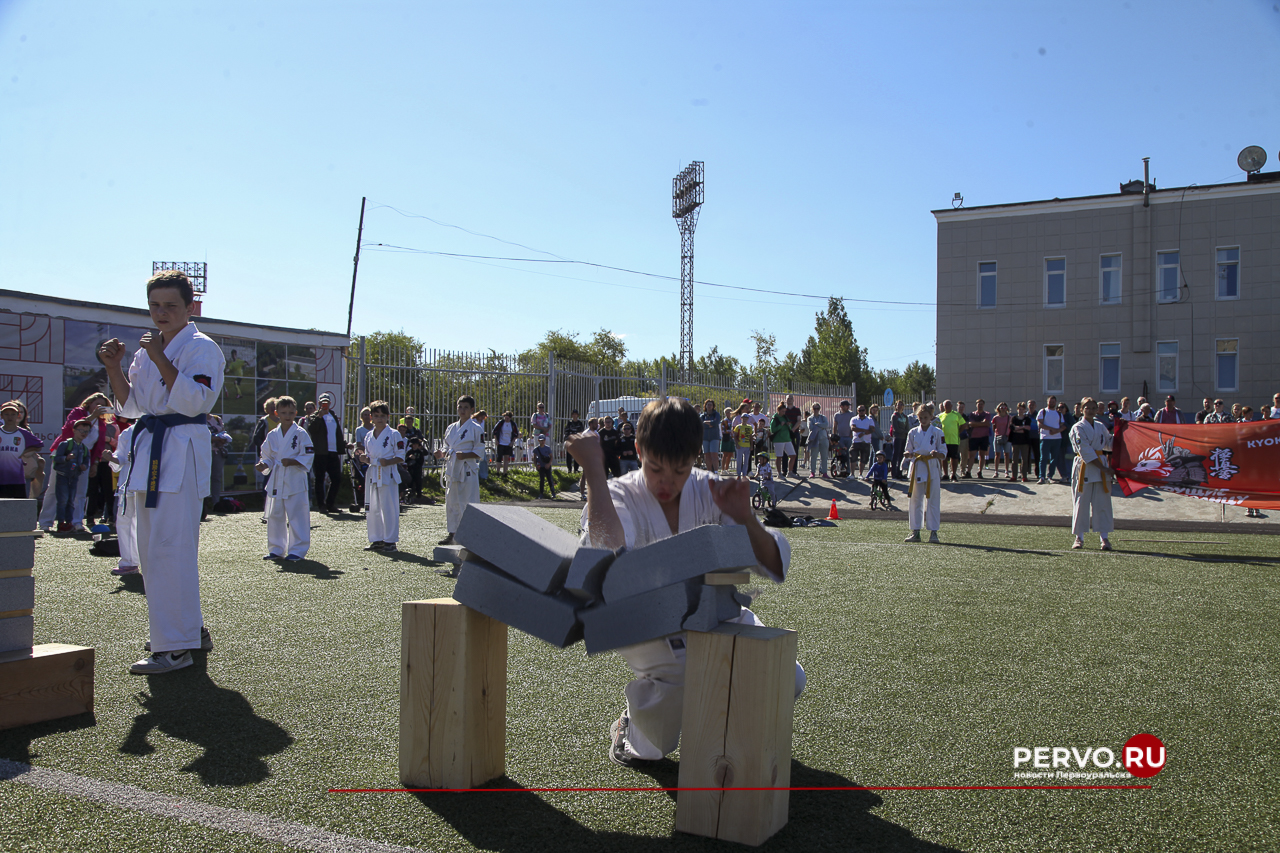Жители Первоуральска провели День физкультурника. Фотографии