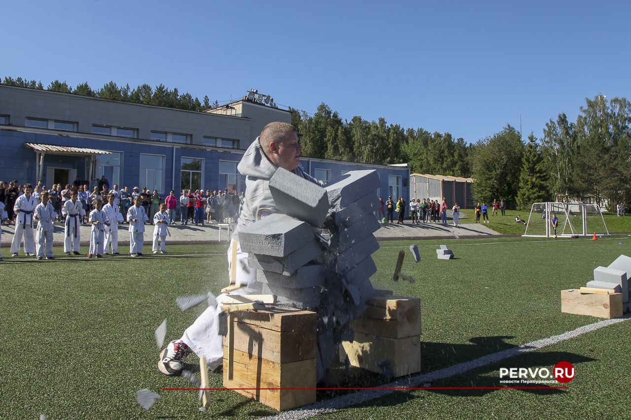 Жители Первоуральска провели День физкультурника. Фотографии