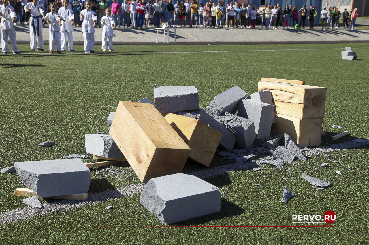 Жители Первоуральска провели День физкультурника. Фотографии