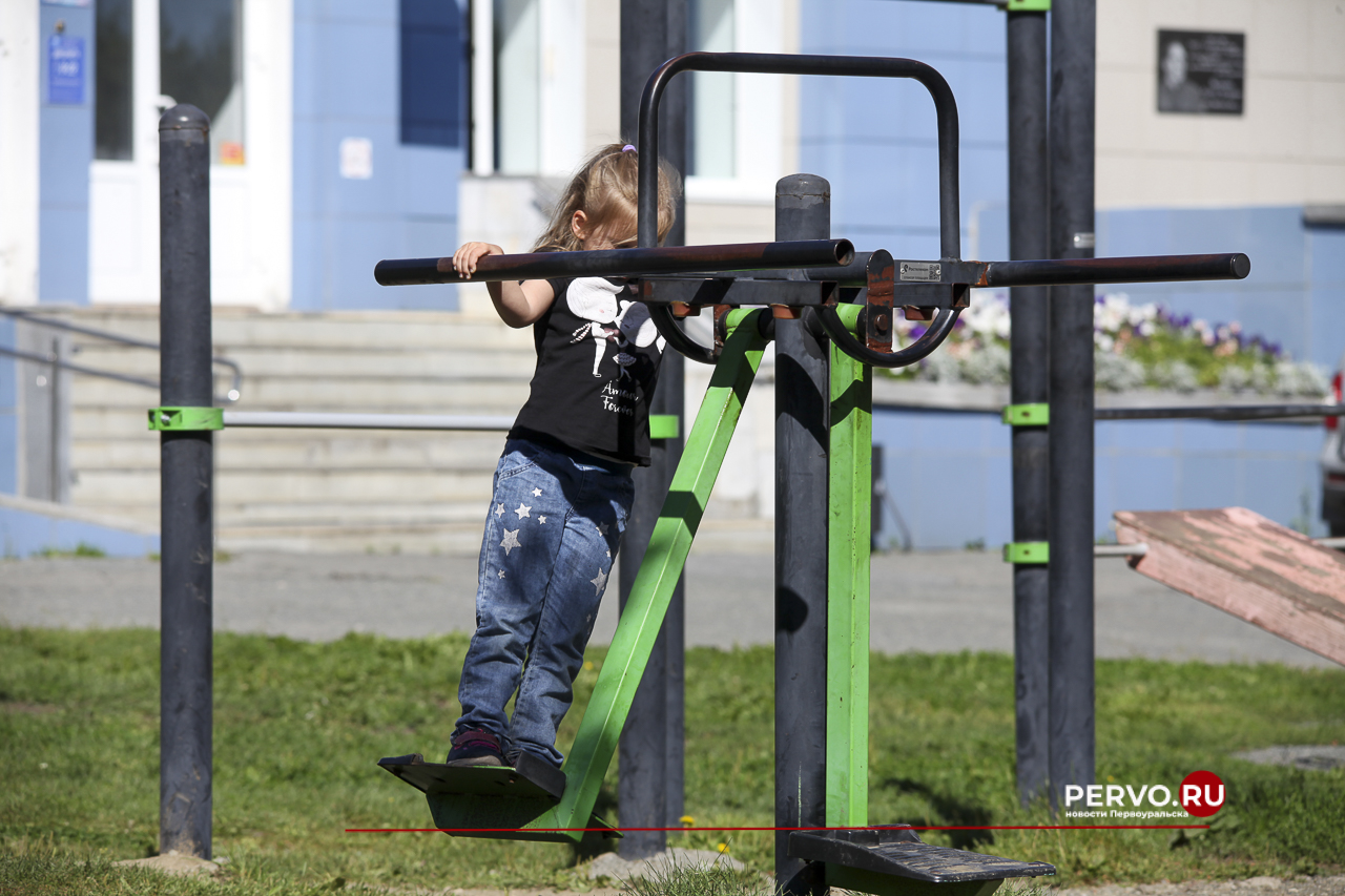 Жители Первоуральска провели День физкультурника. Фотографии