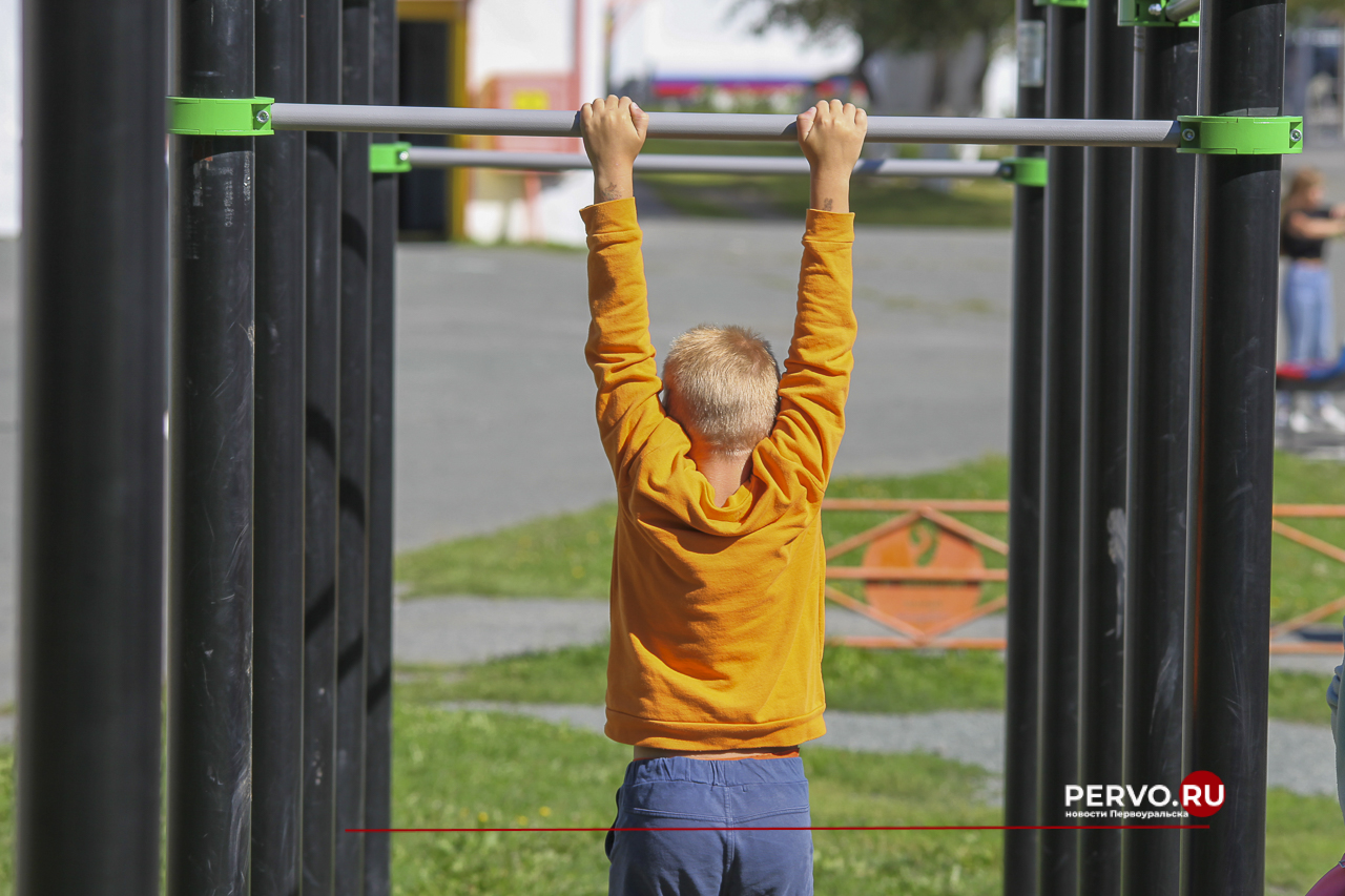 Жители Первоуральска провели День физкультурника. Фотографии