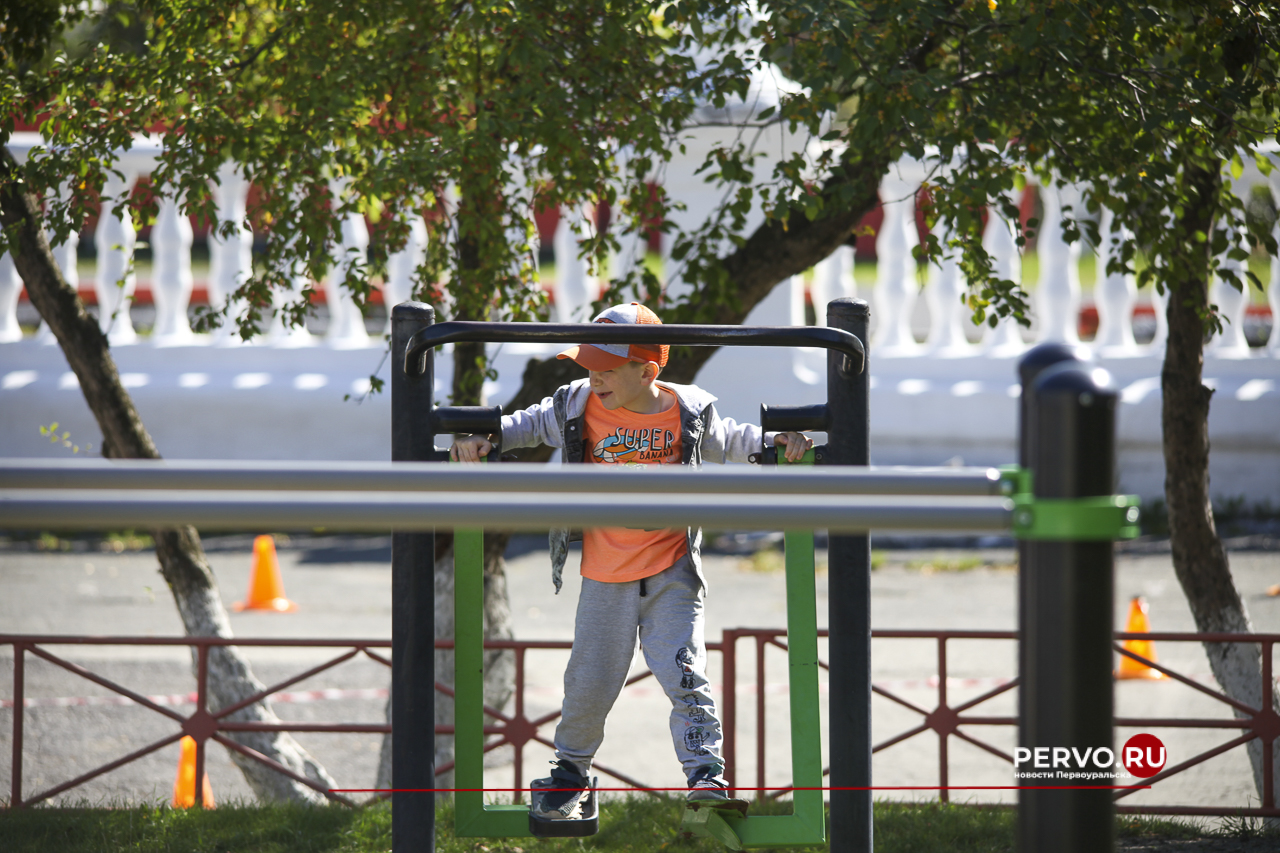 Жители Первоуральска провели День физкультурника. Фотографии