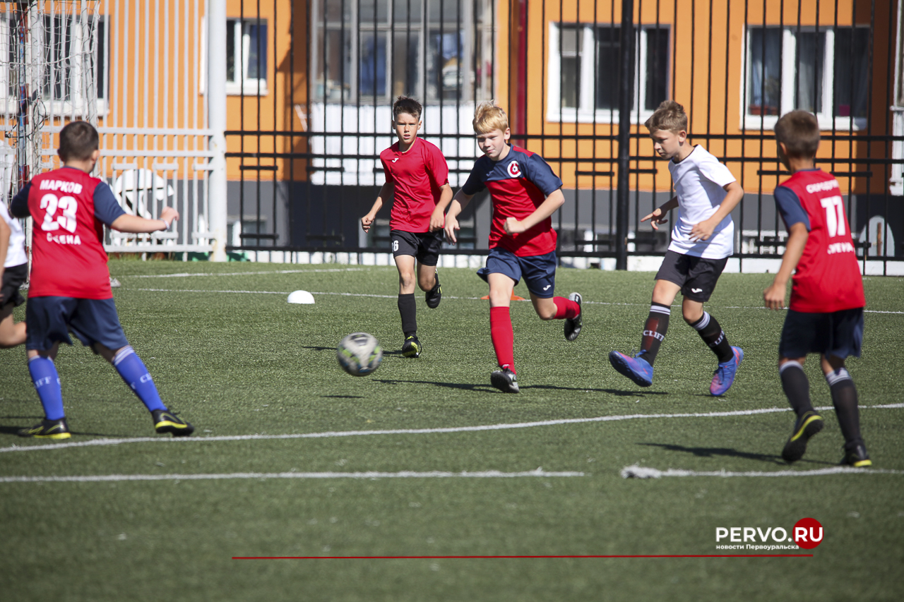 Жители Первоуральска провели День физкультурника. Фотографии