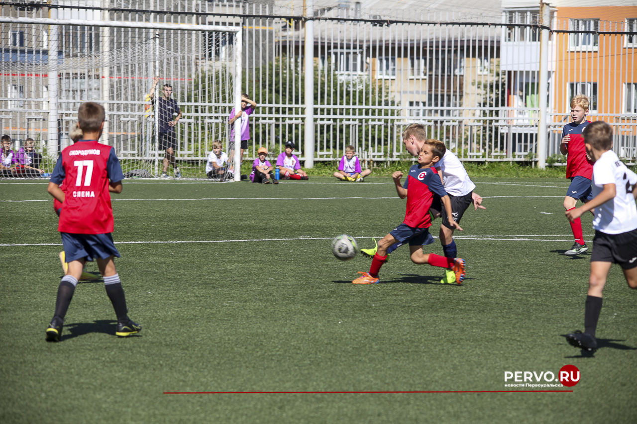 Жители Первоуральска провели День физкультурника. Фотографии