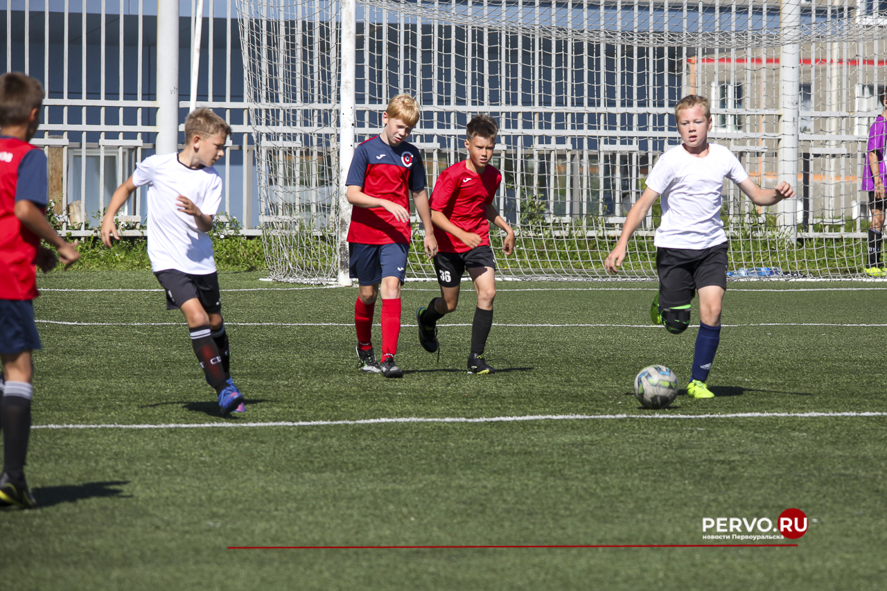 Жители Первоуральска провели День физкультурника. Фотографии