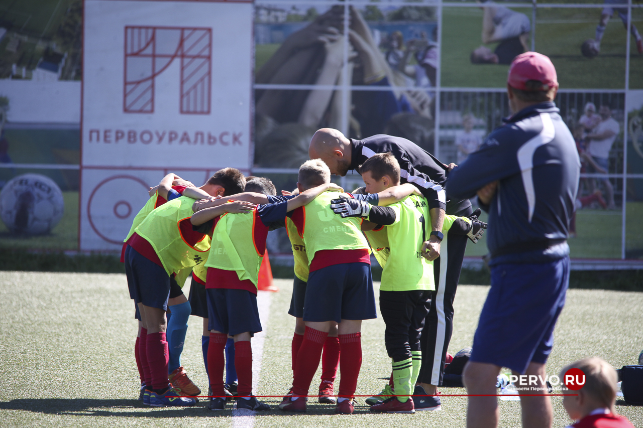 Жители Первоуральска провели День физкультурника. Фотографии