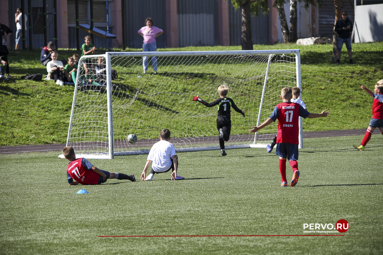 Жители Первоуральска провели День физкультурника. Фотографии