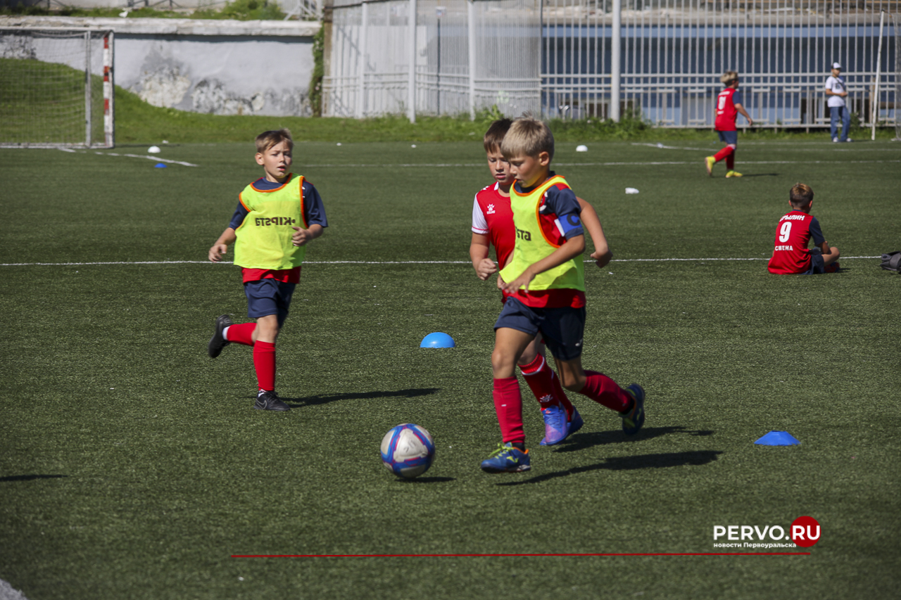 Жители Первоуральска провели День физкультурника. Фотографии