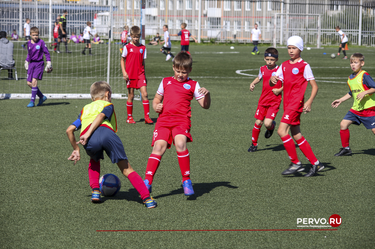 Жители Первоуральска провели День физкультурника. Фотографии