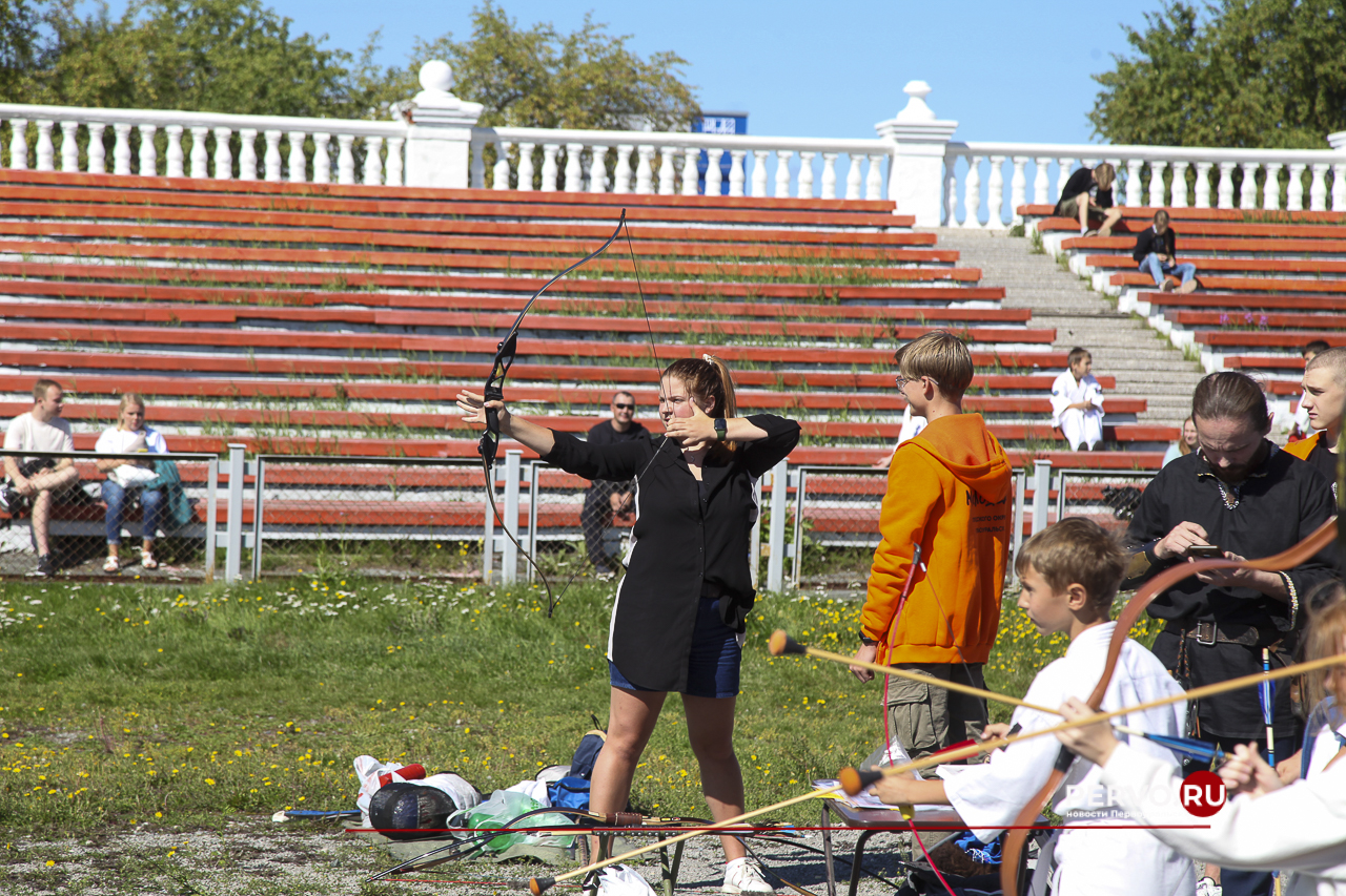 Жители Первоуральска провели День физкультурника. Фотографии