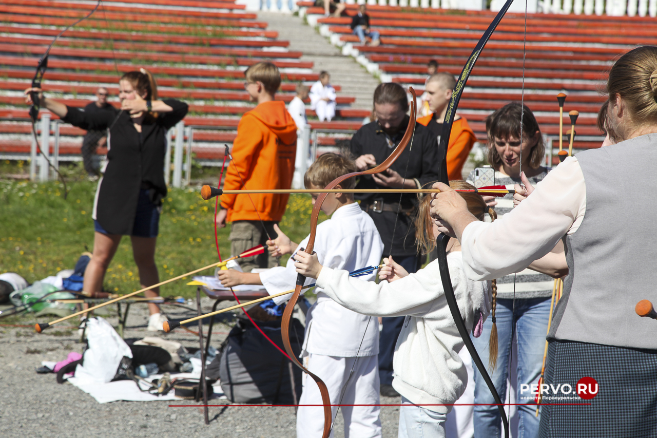 Жители Первоуральска провели День физкультурника. Фотографии