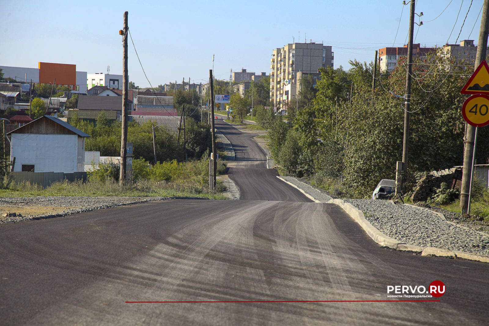 В Первоуральске на улице Вайнера и до плотины Верхнего пруда дорожники укладывают асфальт