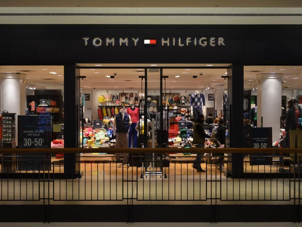 Магазины Tommy Hilfiger в России могут перезапустить до конца 2023 года