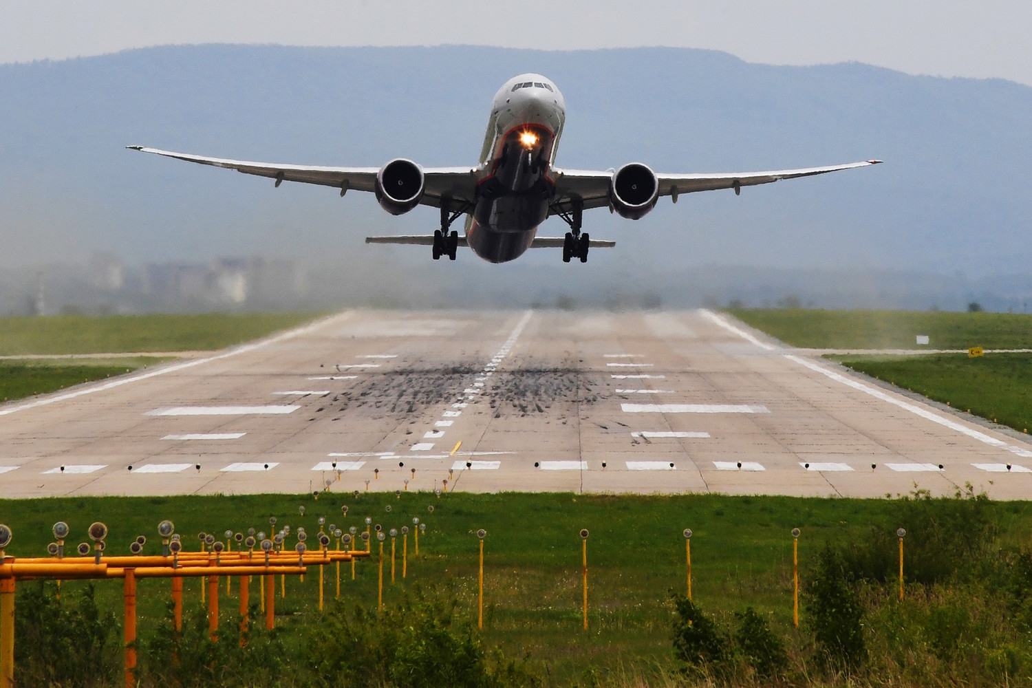 Авиакомпания выплатит пассажиру компенсацию за плохие воспоминания о полете