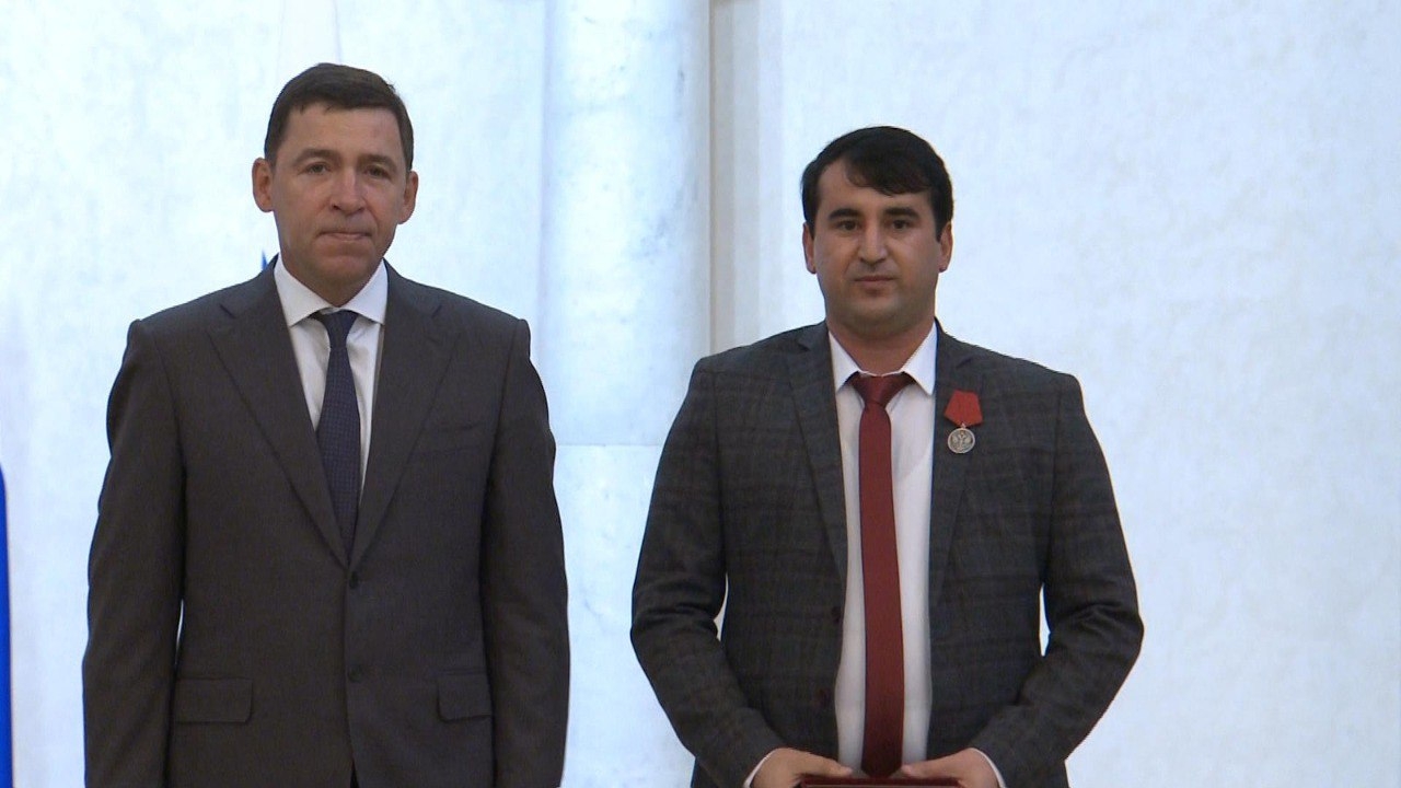 Евгений Куйвашев вручил выдающимся первоуральцам государственные награды
