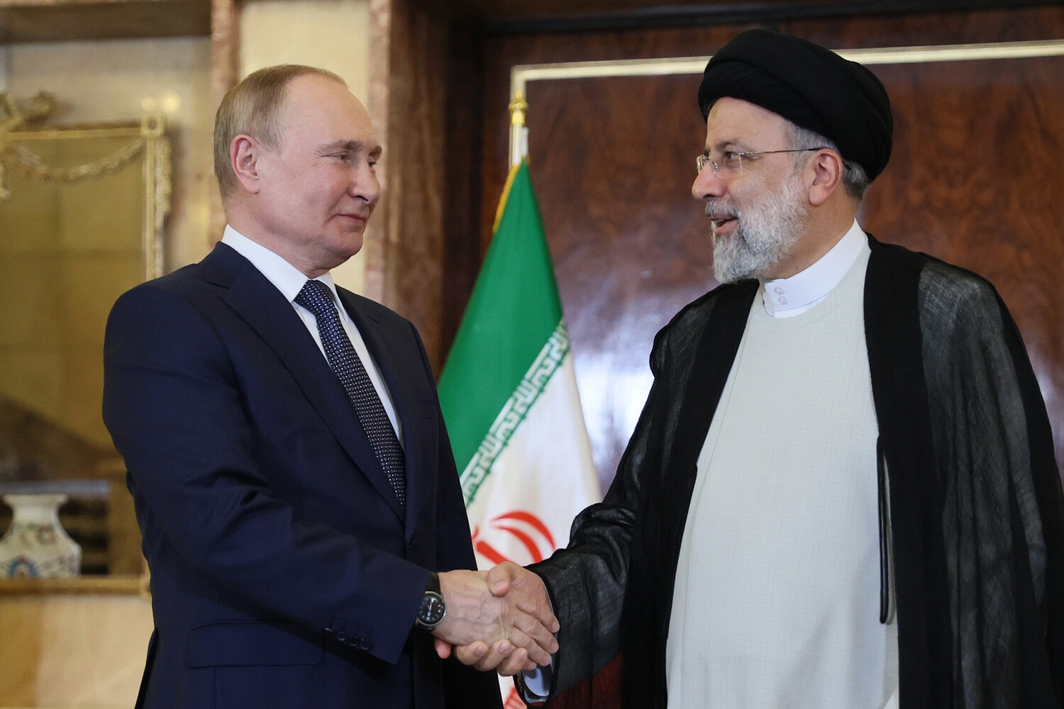 Путин и Раиси обсудили плавное подключение Ирана к БРИКС