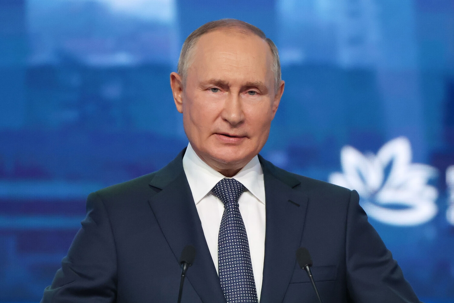 Путин обсудит с кабмином развитие Калининградской области