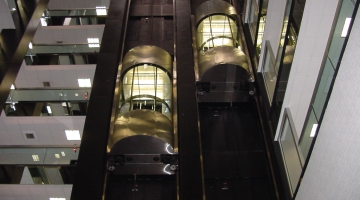 Как компания Hyundai сделала панорамные лифты визитной карточкой небоскребов