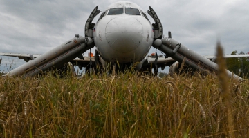 Пилот рассказал, почему решил сажать самолет в поле в Новосибирской области