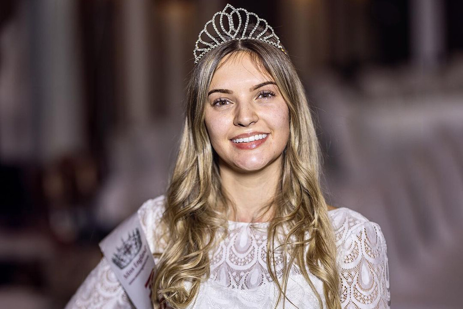 Модель Наташа Бересфорд победила в первом в истории конкурсе Мисс Лондон без макияжа