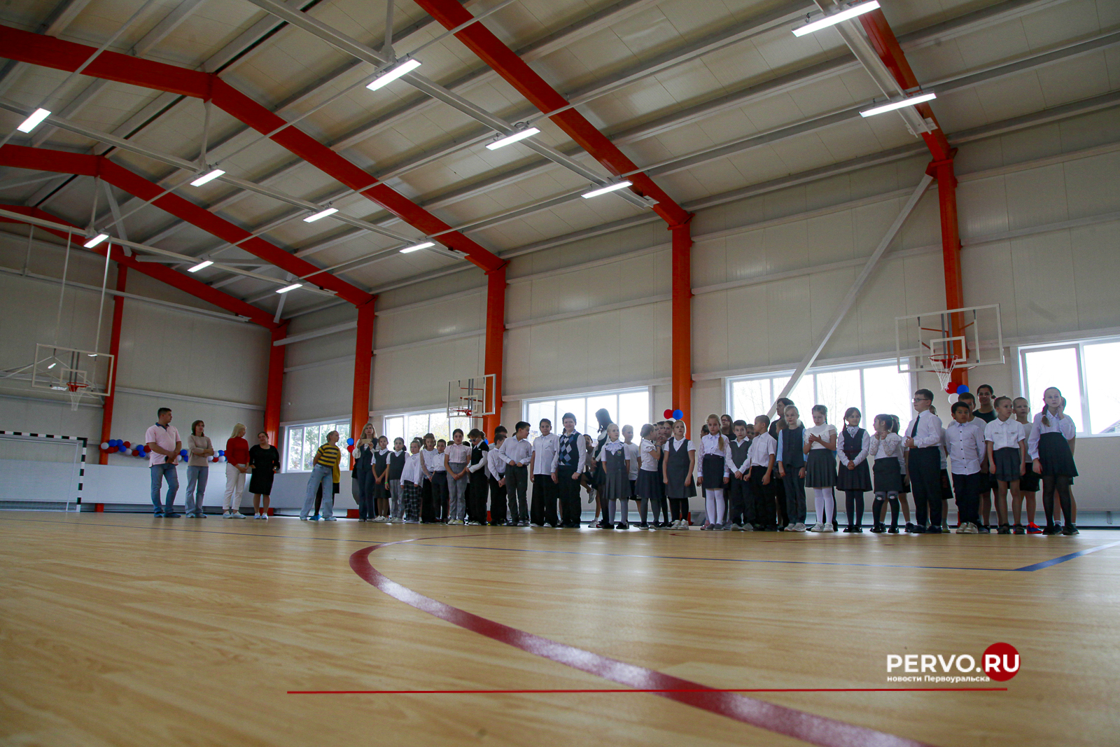 В Первоуральске после капитального ремонта в школе №11 открылся спортзал