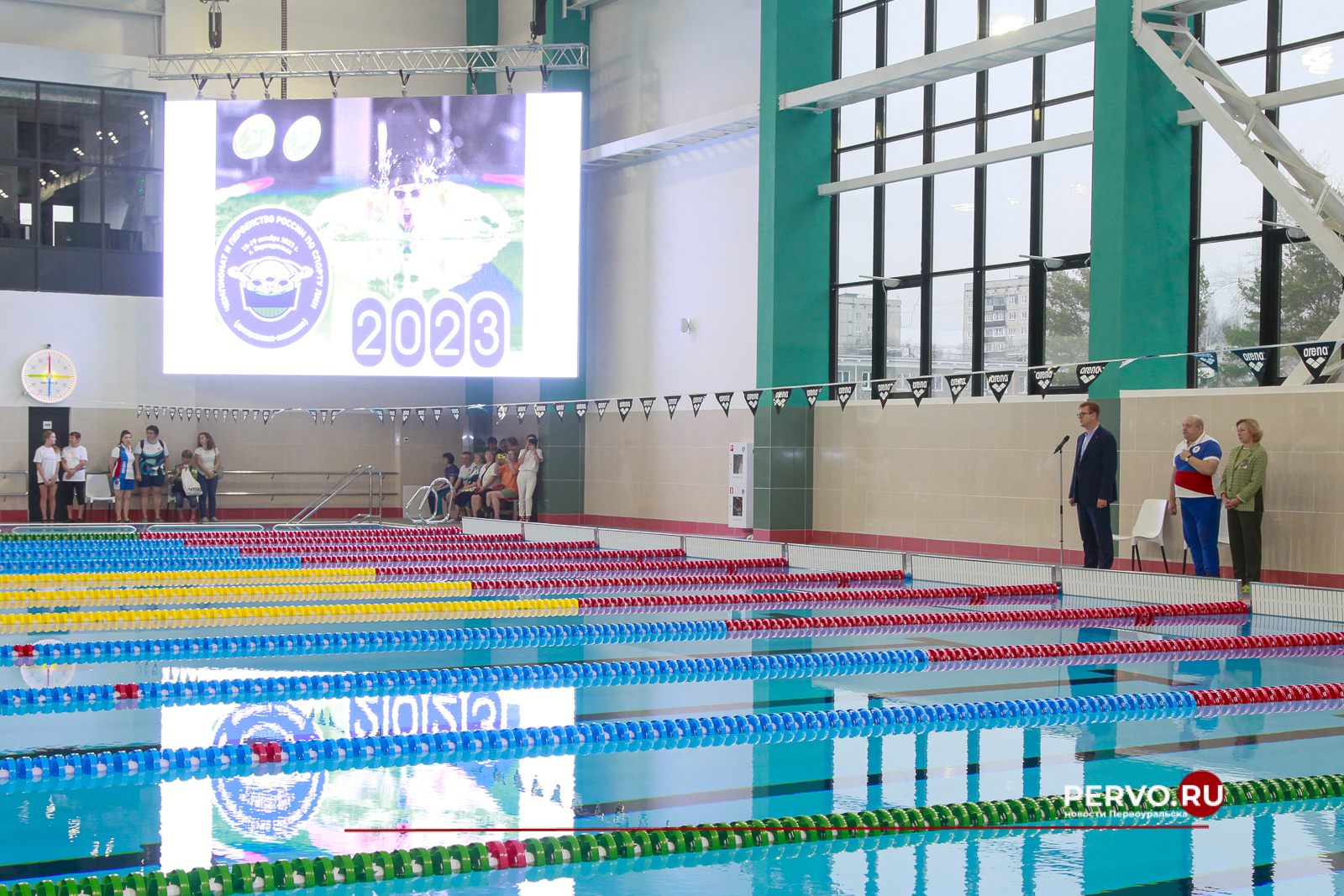 В ДВВС Первоуральска стартовало первенство и чемпионат России по плаванию