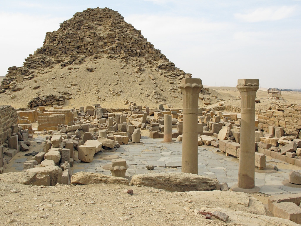 В пирамиде Сахура спустя 200 лет изучения найдены восемь неизвестных комнат