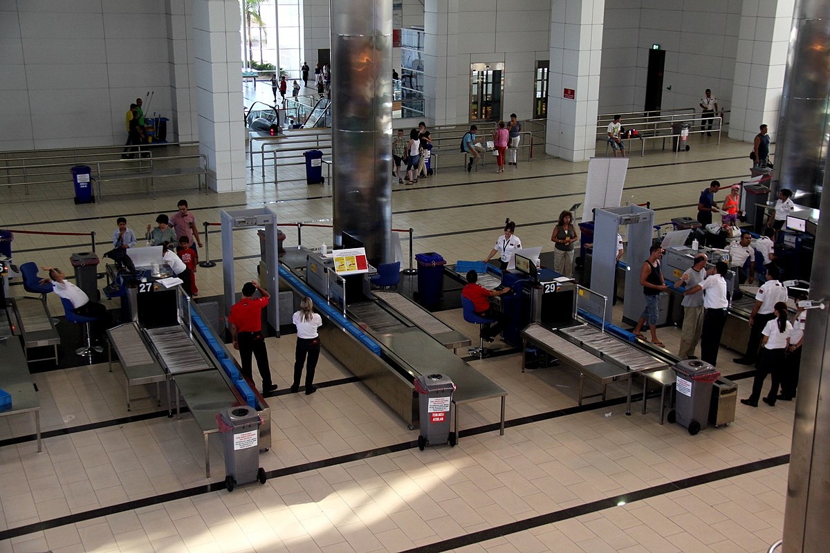 Возможности использования автоматической системы возврата лотков в аэропортах