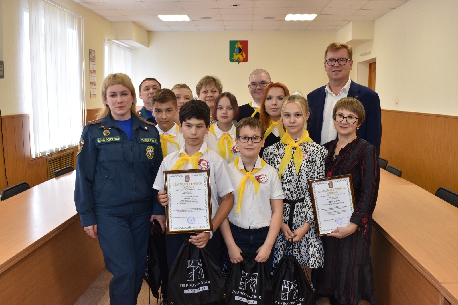Глава города наградил благодарственными письмами победителей областного конкурса