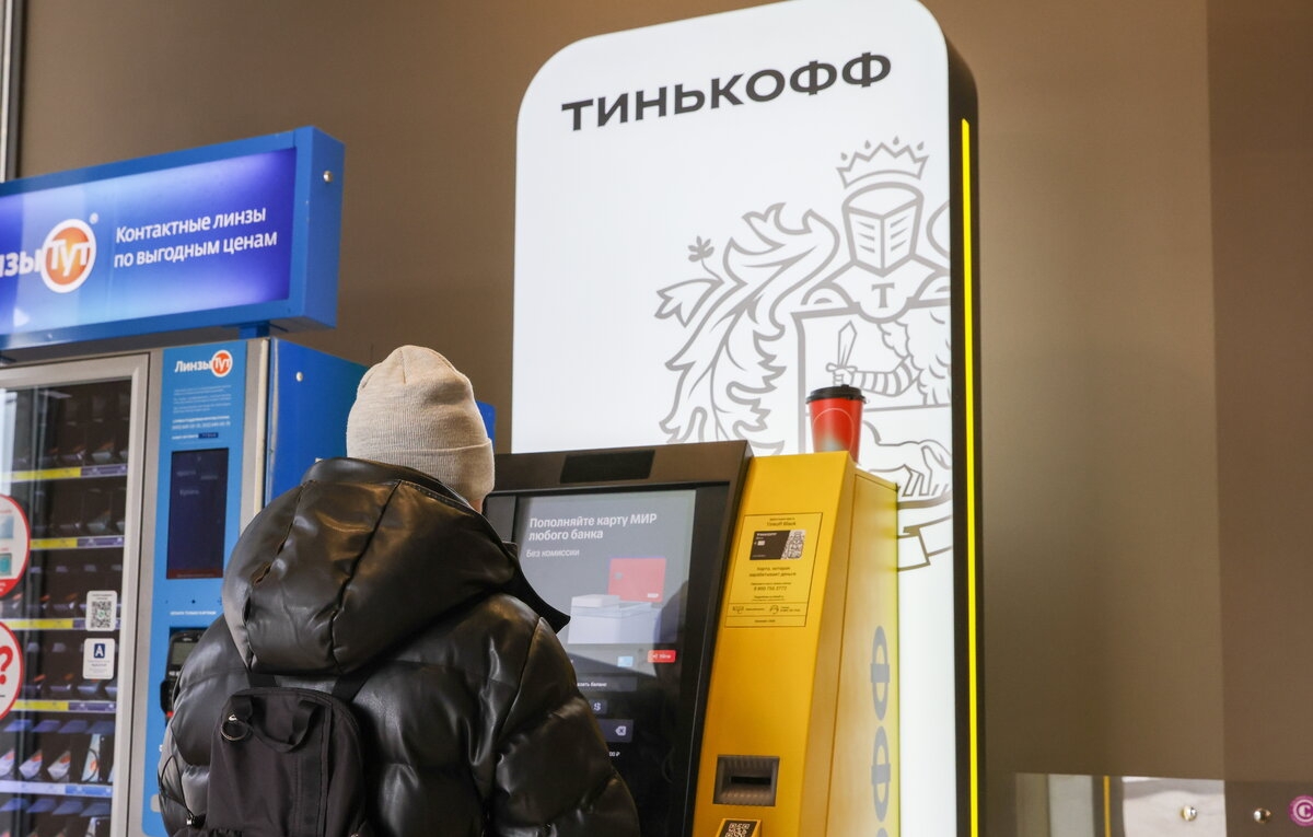 «Тинькофф банк» разрешил безлимитный обмен валюты в банкоматах