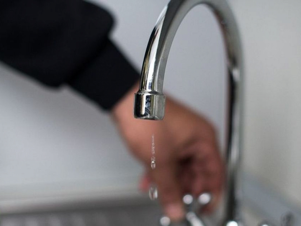 В Первоуральске началась подача воды в дома с постепенным повышением давления