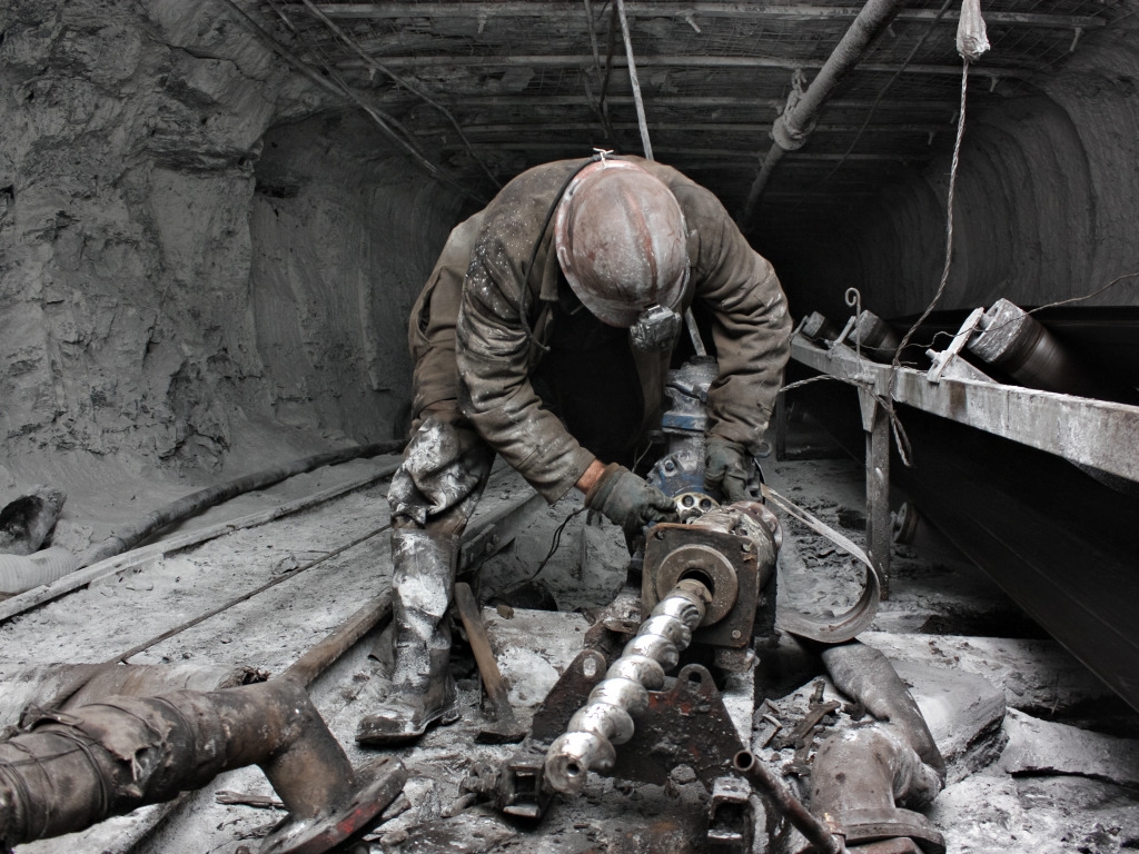 На Украине заключенных направили работать в шахты