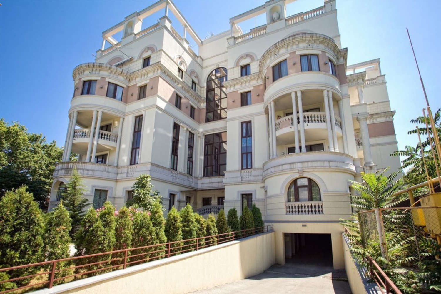 Квартиру Зеленского в Крыму продали с аукциона за 44 миллиона рублей