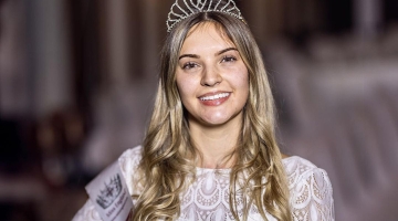 Модель Наташа Бересфорд победила в первом в истории конкурсе Мисс Лондон без макияжа
