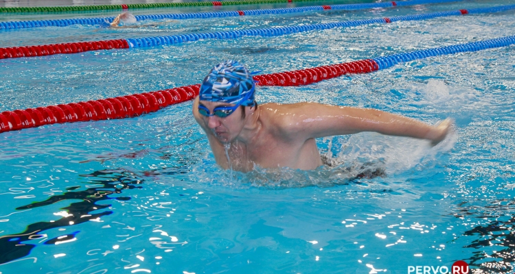 В ДВВС стартовало первенство и чемпионат России по плаванию