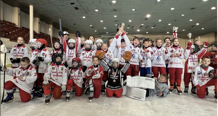 В Ледовом дворце состоялся турнир по мини-хоккею среди детско-юношеских команд