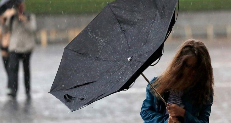 Гроза и шквалистый ветер: коммунальные службы Первоуральска ликвидировали последствия шторма