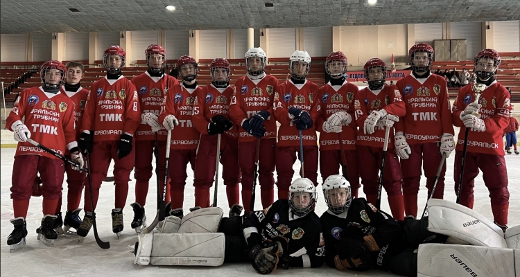 В Ледовом дворце спорта прошли областные соревнования по мини-хоккею с мячом
