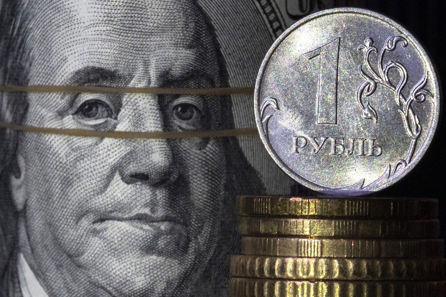 Аналитики оценили перспективы укрепления рубля в ноябре