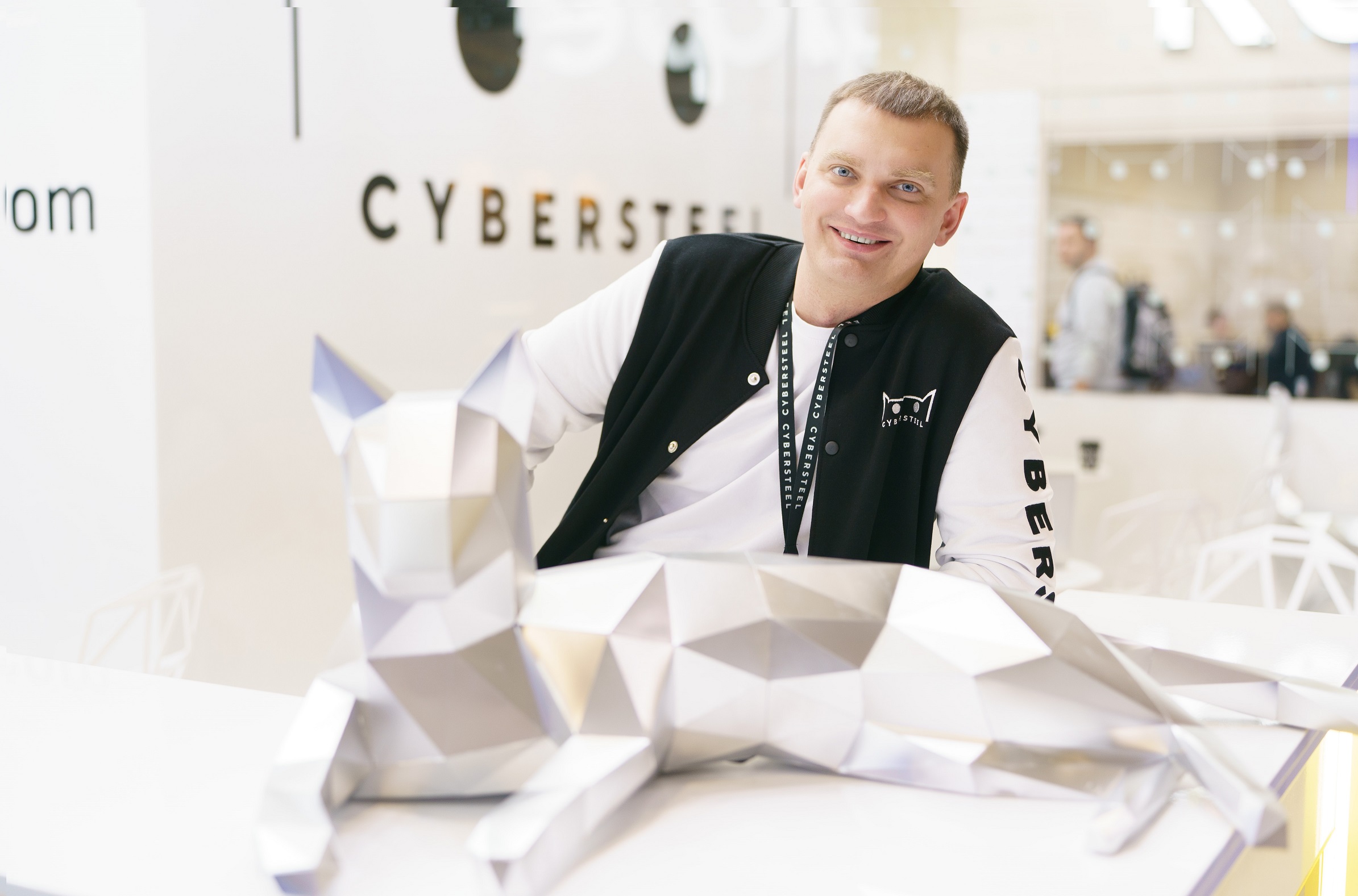 Компания CYBERSTEEL представляет уникальные бесшовные трубы из нержавеющей стали и титанового сплава на Международной промышленной выставке