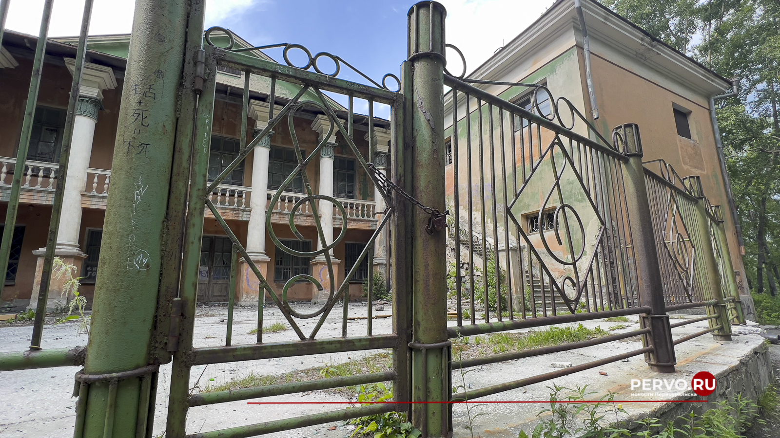 Сегодня прошли общественные слушания по обеспечения безопасности дома культуры «Горняк» в Первоуральске