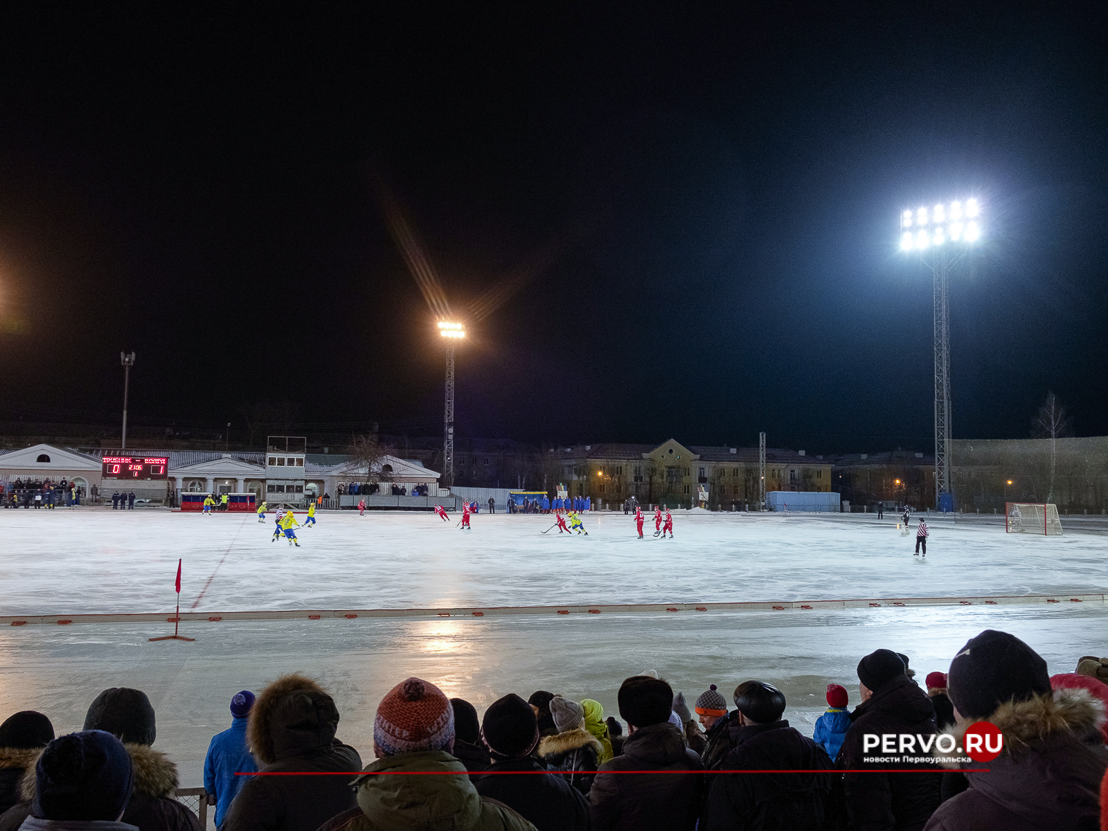 На большом поле приступят к замене светильников, это позволит проводит игры вечером